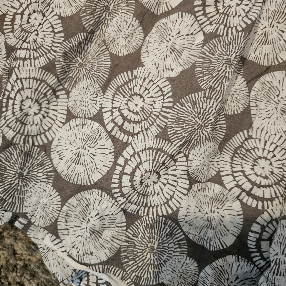 Banana Republic White and Gray A-Line Floral Skirt - Picture 3 of 13